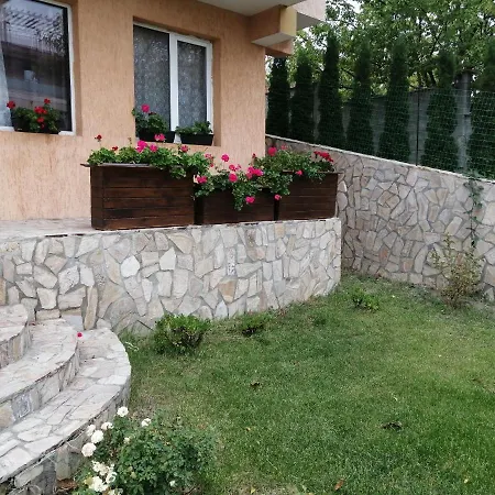 Miranis Houses בית הארחה ביאלה