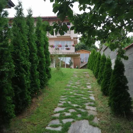 Miranis Houses ביאלה