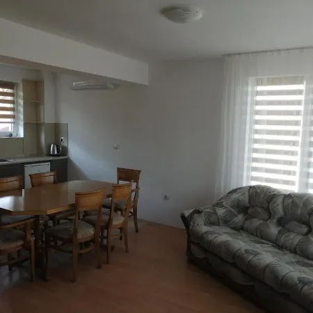 Miranis Houses ביאלה