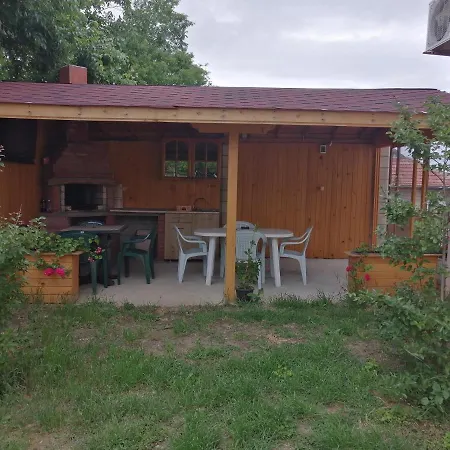 בית הארחה Miranis Houses *
