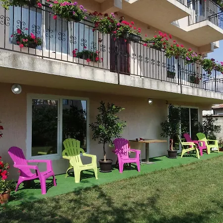 Miranis Houses בית הארחה *