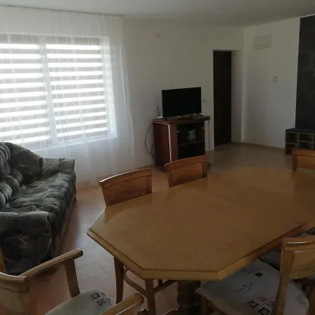 Miranis Houses ביאלה
