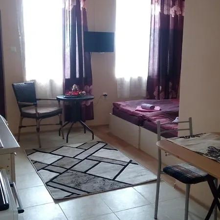 בית הארחה Miranis Houses