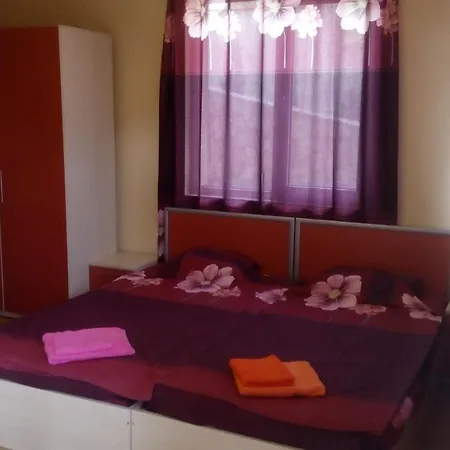 Guest house Miranis Houses *